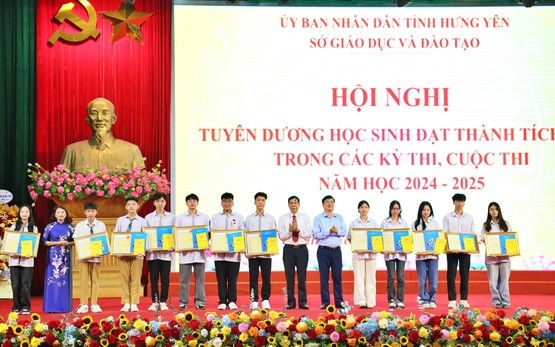 Hưng Yên khen thưởng học sinh xuất sắc, lan tỏa tinh thần hiếu học bước vào năm học mới