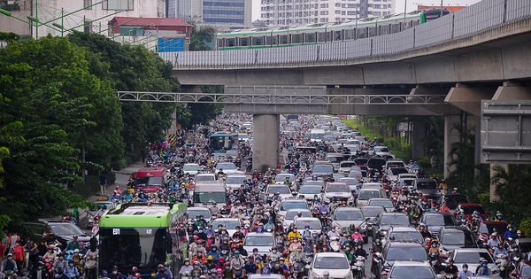 Hà Nội đang hoàn thiện Đề án thu phí phương tiện cơ giới đường bộ vào một số khu vực trên địa bàn thành phố với mục tiêu thông qua thu phí sẽ giảm ùn tắc giao thông và ô nhiễm môi trường. Đề án này hiện đang nhận được nhiều ý kiến đóng góp của công dân.