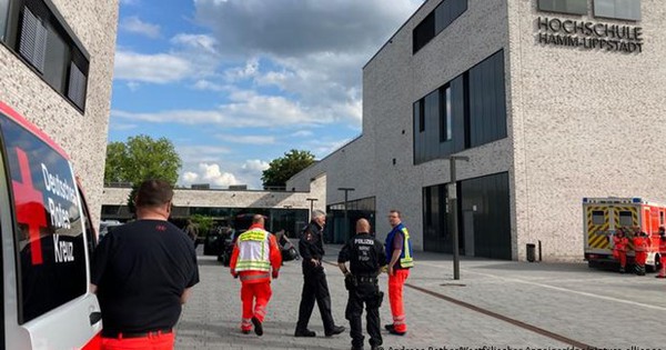 Một vụ tấn công bằng dao đã xảy ra ngày 10/6 tại trường Đại học Khoa học ứng dụng Hamm-Lippstad thuộc bang Nordrhein-Westfalen của Đức, khiến ít nhất bốn người bị thương, trong đó có một người bị thương nặng.