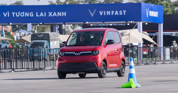 Lái thử VinFast Minio Green tại Vietnam Mobility Show 2025, nhiều khách ...